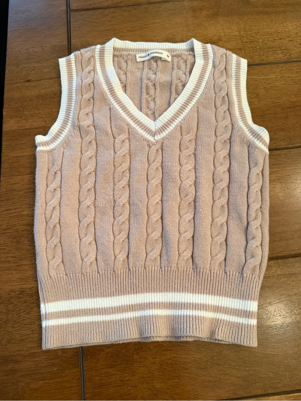 moon & madison Beige Cable Knit V-Neck Sweater Vest White Trim Preppy academic